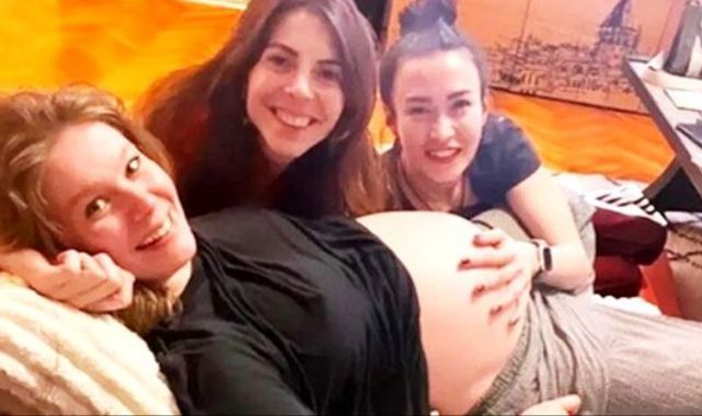 Burcu Biricik, Hamilelikte Arkadaşlarıyla Buluştu