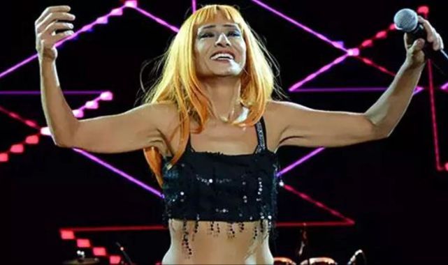Yıldız Tilbe Konya'ya gitmek üzere çıktığı havaalanı yolunda trafik kazası geçirdi