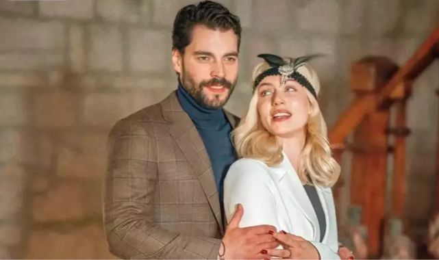 Annesinin acısıyla yıkılan Akın Akınözü, sevgilisiyle ayrıldı