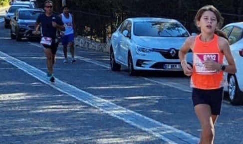 Antalya Kaş Maratonunda Skandal: 10 Yaşındaki Öykü Zeynep’in Madalyası Gasp Edildi