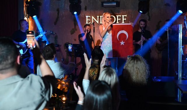 Pelin Suade'den Ataşehir’de Coşkulu 29 Ekim Kutlaması