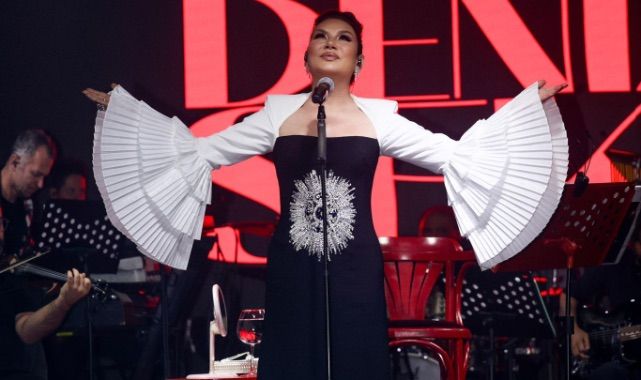 DENİZ SEKİ, GÜZELLİĞİ VE ŞARKILARIYLA BURSALILARI BÜYÜLEDİ