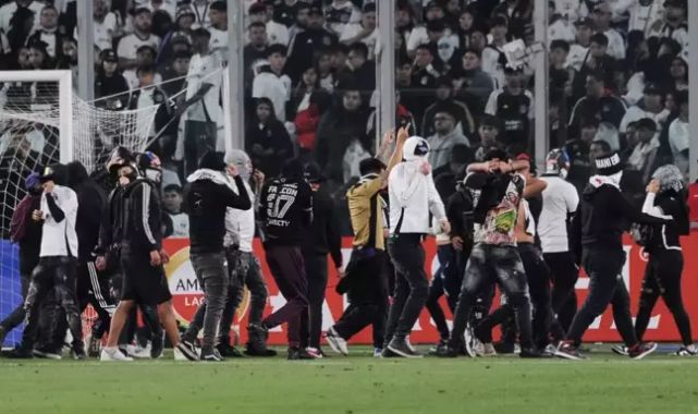 Yok böyle maç! Saha savaş alanına döndü, taraftarlar öldü