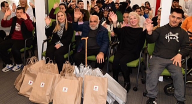 Geçtiğimiz günlerde birinci kuruluş yıl dönümünü kutlayan “Dünyada İyilik Var Derneği”nin gecesinden elde edilen gelirin bir bölümü çocukları sevindirdi. 
