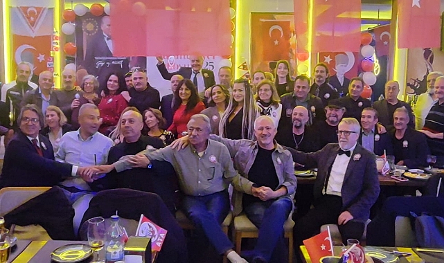 Türk Medyasının Usta Gazetecileri Galata Köprüsü’nde Buluştu