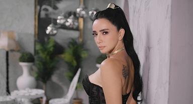 Öykü Gürman’dan yeni tekli “Bak Hepsi Bu”