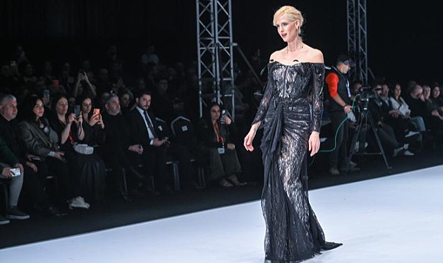 Wilma Elles: Podyumda Zarafet, Kuliste Annelik