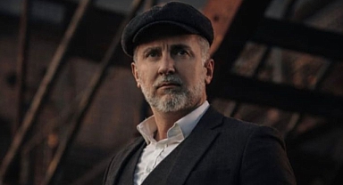 KARELERİN ÖTESİNDE BİR İMZA