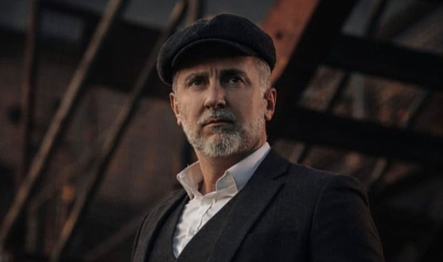 KARELERİN ÖTESİNDE BİR İMZA