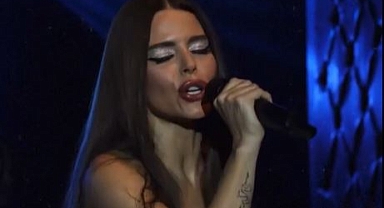 Simge’den Pazar Gecesi Şov!