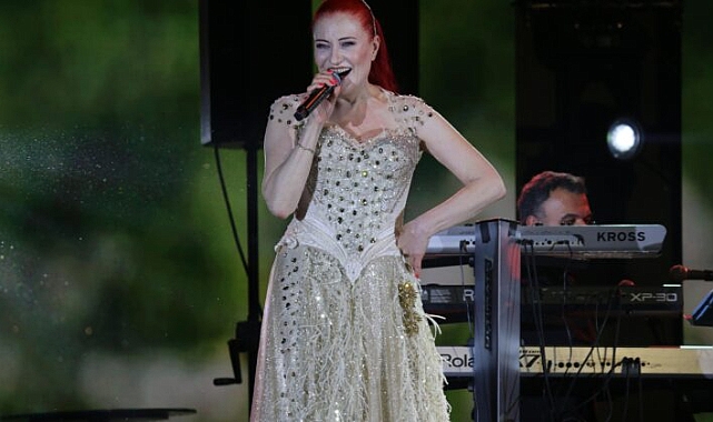 Candan Erçetin, 20 Mart 2026 akşamı Royal Seginus Hotel sahnesinde unutulmaz bir konsere imza attı.