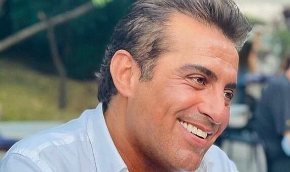 Aşkın Karanlık Yüzüne Yolculuk: “İnsan Aplikasyonları” Okurla Buluşuyor