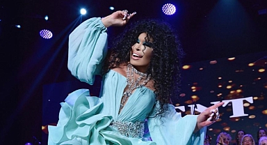 Türk sanat müziğinin efsane ismi Bülent Ersoy, uzun süren sessizliğini yeni şarkısı “Fragman”la bozuyor.