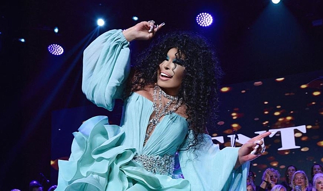 Türk sanat müziğinin efsane ismi Bülent Ersoy, uzun süren sessizliğini yeni şarkısı “Fragman”la bozuyor.