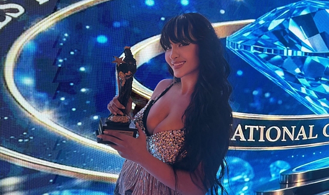 Best Catwalk Ödülünden Kırmızı Halı Sunuculuğuna: Parniya Asadzadeh Rüzgârı!”